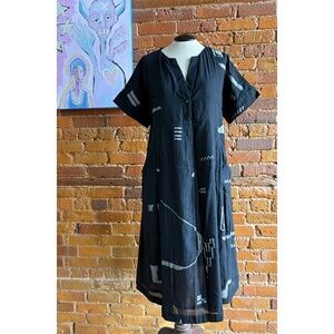 World of Crow black/white M midi dress in handwoven cotton, pockets